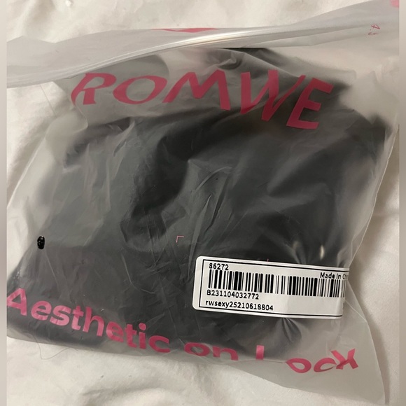 Lingerie - Picture 2 of 5